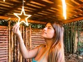 Qué tus sueños nunca se apaguen,  Qué siempre seas luz en la vida se los demás,  Que tus caminos se iluminen,  Qué tus metas te guíen hacía donde debes estar.   Qué seas tú siempre, que mejores día a día, que te ames hoy y siempre.   ¡Tú puedes, siempre puedes!