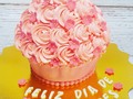 Big cupcake para una mamita especial. Feliz mes de las madres. Vainilla con relleno de arequipe. . . .#handmadebakery #eventoscartagena #amorporlareposteria #redmehappy #cartagenacakes #cartagenabakery #cakescartagena #tortascartagena #love #hechoconamor #bakingdreams #mothersdaycake #buttercream #bolo