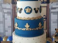 An incredible cake, a spectacular party for Eliam a little prince.  Todo un honor acompañar a @haroldramirez16 y su pequeño principe.  Mickey .. Eliam's favorite theme. Una espectacular Torta.. una fiesta increíble para Eliam en su cumpleaños. Reposteria de Lujo por @marycaya_cakes y @tuttycerati  Decoracion @eventosjhonnyjimenez . . . #mickeyroyal #royalmickey #royalmickeymousetheme #royalprince #royalprincecake #royalmickeycake #cartagenabakery #reposteriacreativa #reposteríacartagena #tortastematicas #tortasencartagena #tortaspersonalizadas #redmeinspira #gumpaste #fondantcake #fondantart #bakingdreams #vainillaconarequipe #cakepopsdelujo #browniesmelcuchudos #browniescartagena #browniepaletascartagena #luxurycakepops #royalmickeycakepops
