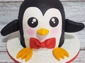 Pinguin cake !!! Para un amante de los pinguinos en su cumpleaños.  Torta modelada 100%comestible.  @marycaya_cakes cake designer . . #pinguincake #pinguincakes #tortapinguino #cartagenabakery #pinguinlovers #cartagenabakery #reposteriacreativa #reposteríacartagena #tortastematicas #tortasencartagena #tortaspersonalizadas #redmeinspira #gumpaste #fondantcake #fondantart #bakingdreams #naranjaconsemillasdeamapola #luxurycakes