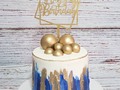 Luxury cake golden blue. Hermosa torta sorpresa. Amamos ser cómplices complacer y consentir a nuestros clientes .. en sus locas ideas. @marycaya_cakes cakedesigners  #marycayacakestyle .  #luxurybirthdaycake #marycaya_cakes #buttercreamcakes #cartagenabakery #reposteriacreativa #reposteríacartagena #tortastematicas #tortasencartagena #tortaspersonalizadas #gumpaste #fondantcake #fondantart #bakingdreams #naranjaconsemillasdeamapola