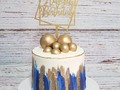 Luxury cake golden blue. Hermosa torta sorpresa. Amamos ser cómplices complacer y consentir a nuestros clientes .. en sus locas ideas. @marycaya_cakes cakedesigners  #marycayacakestyle .  #luxurybirthdaycake #marycaya_cakes #buttercreamcakes #cartagenabakery #reposteriacreativa #reposteríacartagena #tortastematicas #tortasencartagena #tortaspersonalizadas #gumpaste #fondantcake #fondantart #bakingdreams #naranjaconsemillasdeamapola