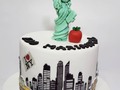 New York Cake !! Torta para Mariangel en su cumpleaños de su ciudad Favorita.  #newyorkcake #newyorknewyork #newyorkcake #cakeartfondant #cakeart #cakeartdesing #cartagenabakery #reposteriacreativa #reposteríacartagena #tortanewyork #tortastematicas #tortasencartagena #tortaspersonalizadas #redmeinspira #gumpaste #fondantcake #fondantart #bakingdreams #vainillaconarequipe