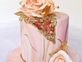 Marble geode pink Cake. !! Al igual que nuestros clientes..amamos este hermoso diseño, el cual se ha convertido en unonde los mas solicitados.  . #geode #geodecake #pinkcake #goldgeodecake #cakeart #cakeartdesign #cartagenabakery #tortasencartagena #cakescartagena #tortaspersonalizadas #reposteriadelujo #tortasdediseño #marycayacakes #marycayacakestyle #reposteriadelujo #hechoconamor #naranjaconsemillasdeamapola #luxurycakes
