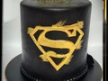 Un Super Papá... merece el mejor reconocimiento en su cumpleaños!! Un honor hacer de los momentos especiales de esta espectacular familia! Gracias por tu confianza @lepahehi !! #superpapá #supermancake #superman #cartagenabakery #reposteriacreativa #reposteríacartagena #tortastematicas #tortasencartagena #tortaspersonalizadas #gumpaste #fondantcake #fondantart #bakingdreams #naranjaconsemillasdeamapola