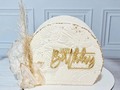 Sometimes simple and clean has the best outcome. Buttercream and Buttercream stenciling. Archcake #archcake #cartagenabakery #cakedesign #cakesincartagena #bakingdreams #luxurycake #tortastematicas #tortaspersonalizadas #marycayacakestyle #cakeart