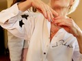 Y si te lo decimos bailando?? 💫  La imprescindible Camisa Blanca, un estilo para todas las edades, para cualquier ocasión y #mood, ahí es donde se esconde su PODER ⭐️   La nuestra, nuevo producto que se une a nuestra familia  ＭＡＳＴＥＲＰＩＥＣＥ®️, boyfriend fit, algodón, #art by @lagrecabellardi, con mucha personalidad, detalles y #ActitudMasterpiece ✌🏻  Musas @soyjulierestifo @josettevidalr Báilalo todo! Jamás dejes de bailar ❤️