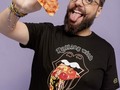 ¿Amas comer? Entonces quédate leyendo esto…  La marca @masterpiece.ve está sacando del horno una colección hecha por @gastro.no.mia. ¡Hay franelas, gorras y hoodies!  En el video puedes ver un poco del photoshoot de este delicioso invento.  Si provocó alguna de estas piezas, simplemente pídelas por cualquier vía (DM, web, WhatsApp) a @masterpiece.ve.  👅 Studio: @studio5ccs   🥂 Agradecimiento especial:  @pepsiven  @polarpilsen @comeplanb  🔥 Modelos:  @ronaris  @dianitaruizhueck  @samuelkaufman @oscarmartinezl  @juliana.cocina  @angelargento   🍭 MUA: @themarianamontoya 🌭 Fotógrafo: @ggomezstudio  🍝 Creative direction: @thefroomagency  🍹 Styling: @geraldinne.alarcon  ¿Cuál deseas ordenar? 🤤