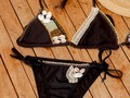El color negro en los trajes de baño ha recibido el sello de aprobación de los editores de Vogue. Qué casualidad, se podría pensar, de una multitud que se siente más cómoda con la elegancia del color monocromático.💫  Disponible en @marialexswimwear   ¿Deseas hacer una compra?.  Link en nuestra bio.👆  #trajedebañonegro #Venezuela #Anzoategui #bañadores #damas #glamour #estilo #playa