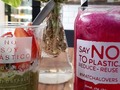 Nosotros seguimos y seguiremos con nuestra campaña de NO al uso del plástico. SI al uso de materiales re Usables ♻️, y SI al cierre de ciclos de materiales compostables o biodegradable. @mascompostmenosbasura 🌱✅💚. . También seguiremos premiándo-té con tu compromiso con el planeta y si traes tu Pitillo o termo te regalamos un 10% en tu bebida 🥤 favorita! #thinkgreen💚. . . #matchagreen #matchacha
