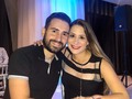 Feliz San Valentín para la esposa más hermosa del planeta! ❤️😍 Hace poco leí que muchas veces creemos tener el control de todo, pero la verdad es que la mayoría de las veces es una maravillosa mujer que pone Dios en nuestras vidas para guiarnos y darnos el empuje hacia esa vida que merecemos! ❤️ Lo repetiré siempre, sin ti difícilmente estaría logrando tantas cosas, eres tú mi inspiración y te juro que el esfuerzo para cada uno de nuestros sueños valdrá la pena y Dios no los ha demostrado! 🙌🏻❤️ GRACIAS por amar a Dios antes que a mí 😍 FELIZ SAN VALENTIN! @kiararodrigues ••••••••••••••••••••••••••••••••••••••••• #amor #inlove #enamorado #familia #esposos #married #marriedlife #dios #valentinsday #love #pasion #parejas #couplegoals #feliz #happy