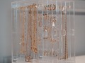 Solo para #JewelryAddicts ✨ Regresa esta joya 💎!! VERSALLES 2.0 el organizador con mas capacidad y clase. 🫶🏼 . . Ordénalo antes de que se acabe! 🥹Disponible en tienda online y física. 🙌🏻. . #jewelry #organizer #deco #design #organizador #joyeria #girls