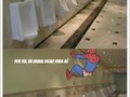 El urinal perfecto para Spiderman - mas en Me Kago De Risa