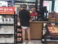 Bueno, al menos lleva mascarilla - para mas chistes: Click aqui