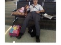 Situaciones extrañas vividas en un aeropuerto - para mas chistes: Click aqui