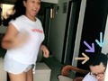 Las mamás no quieren que uno ponga los zapatos en los muebles parece el mundo se fuera acabar, y mi mamá no es la excepción. Cuando mis hijos me pregunten por esta cuarentena yo solo voy a sonreír y no dire nada. Mis cuentas de Instagram y tick tock dirán casi todo. #Cuarentena #ticktockchallenge