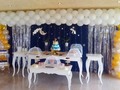 Backing de 6 metros entelado de azul marino, juego de 4 mesas blancas vintage para candy bar #fiestainfantil #estrellita #cumpleaños # candybar #mesadepostres # mesadelatorta