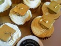Cupcakes graduación con birretes y diplomas de chocolates #riohacha