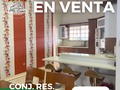 DISPONIBLE: EN VENTA 📍 CONJUNTO RESIDENCIAL VILLA DE ORO, ALTO BARINAS SUR.  🔸 Vigilancia privada. 🔸 Parcela de 395mts2. 🔸 Construcción 350mts2 aproximadamente. 🔸 Cocina moderna Con topes y salpicadero en piedra silestone blanco destello. 🔸 Equipada 100% 🔸 4 habitaciones, interna 2 con baño privado, y dos con baño compartido. 🔸 Amplia sala de estar con medio baño 🔸 Área externa 🔸 1 habitación de huésped 🔸 1 baño. 🔸 Cocina externa con estufa y acabados en acero inoxidable.  La propiedad posee: - Piso de mármol interno. - Y en las áreas externas canto rodado. - Estacionamiento techado para 2 Vehiculos.  PRECIO: 140.000 USD. (Se deja con todo el mobiliario).  •Neyda Coronado 📲0414-4107455  •Janette Díaz 📲0414-5684733  •Oficina Central: ☎️0273-5412952  #inmueblesbarinas #casasenventabarinas #barinas #micasa #bienesraices #bienesraicesmicasa #inmueblesenventabarinas