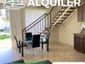 ALQUILER DISPONIBLE. PRECIO DE OPORTUNIDAD: 280.  ESPECTACULAR TOWNHOUSE UBICADO EN EL 📍 CONJUNTO RESIDENCIAL GIRALUNA, ALTO BARINAS NORTE.   Descripción del inmueble: 🔸 Planta baja con cocina con tope eléctrico de 4 hornillas. 🔸 Horno. 🔸 Tope de granito mármol y gabinetes de madera. 🔸 Garaje techado para 2 vehículos pequeños y portón. 🔸 Hidroneumático con pulmón de 37Gal con bomba. 🔸 Tanque de agua de 3.000L 🔸 Medio baño. 🔸 Aire acondicionado. 🔸 Comedor de 4 sillas. 🔸 Puerta Multilock. 🔸 Persianas y servicio de Intercable.  PLANTA ALTA: 🔸 2 cómodas habitaciones con aires acondicionados y closets de madera. 🔸 Baño completo🚿  #ventasvenezuela #ventasonline #ventasbarinas #altobarinas #propiedadesbarinas #casaenventabarinas