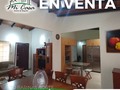 EN VENTA. DISPONIBLE HERMOSA CASA A PUERTA CERRADA. 📍 Gran Jardín 2, Alto Barinas Norte.  LA CASA SE ENTREGA COMPLETAMENTE EQUIPADA.  ▪️ 3 Habitaciones con closet de madera, maletero y aire acondicionado. ▪️ 2 Baños. ▪️ Cocina equipada, empotrada con tope de granito y estante de madera, mesón para desayunar, horno eléctrico, nevera, campana y tope de gas. ▪️ Juego de sala y juego de comedor. ▪️ Área de servicio con lavadora automática y barra en granito. ▪️ Planta eléctrica y tanque subterráneo de 5.000 L hidroneumático. ▪️ Área social con: juego de muebles, área de cocina con tope de granito rustico y nevera ejecutiva. ▪️ Anexo con 1 baño privado. ▪️ Estacionamiento amplio para 4 vehículos aproximadamente con portón eléctrico. ▪️ Cerca eléctrica. ▪️ Servicio de WIFI thundernet e intercable. ▪️ Calle cerrada con portón eléctrico.  PRECIO ESPECIAL: 50.000  • Neyda Coronado - Gerente de ventas. 📲 0414-4107455  • Janette Díaz - Departamento Legal. 📲 0414-5684733  •Oficina Central: ☎️0273-5412952  #casasenventabarinas #inmueblesenventabarinas #inmobiliariabarinas #inmobiliariasbarinas #bienesraicesbarinas #bienesraicesvenezuela #ventadeinmueblesbarinas #tonwhousebarinas