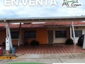 NUEVA CAPTACIÓN AGUA CLARA  - Tres habitaciones, dos con closets. - Dos baños. - Amplia sala. - Cocina espaciosa equipada, sin nevera. - Sala de estar. - Patio. - Área de lavandería techada. - Salida al área social. - Garage techado. - Frente a cancha múltiple - Frente a estacionamiento de visitantes. - Cuatro aires acondicionados.  PRECIO: 34.000$