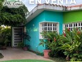 DISPONIBLE EN VENTA. 😍 📍CALLE LA FE, ALTO BARINAS SUR. ÚLTIMO PRECIO: 40.000$  Consta de: 🔹4 cómodas habitaciones. 🔹Dos de ellas con baño privado, todas con closet y vestier hab principal 🔹01 hab externa con baño privado 🔹02 Baños (damas y caballero para uso Excluisvo del área social externo) 🔹Amplia y moderna cocina equipada Con electrodomés (horno, cocina de tope de cocina y nevera tipo espejo) dos puertas Topes en granito mármol 🔹Área de comedor con Vitrina incluida 🔹Family room con aire acondicionado 5ton 🔹Área de Servicios 🔹Amplio garage para 5/6 Vehiculos 🔹Tanque de agua. Subterráneo 10millts aprox Con hidroneumatico 🔹Amplió jardines 🔹Cercado eléctrico 🔹Posee Instalado Sensores de movimiento (por activar ) Jardinera 🔹Con portón eléctrico acceso vehicular  Conoce más detalles de este inmueble a través de nuestro WhatsApp o al DM. 📲  •Neyda Coronado 📲0414-4107455  •Janette Díaz 📲0414-5684733  •Oficina Central: ☎️0273-5412952  #inmueblesbarinas #casasenventabarinas #barinas #micasa #bienesraices #bienesraicesmicasa #inmueblesenventabarinas