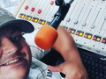 Sente a vibe, pega o clima.   Sintoniza aí 100.3 no FM ou  App da rádio, site, enfim. Só ouça o som do seu verão 😀  Vem comigo!!!