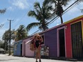 Bimini dump 🐚  Les cuento un poquito del viaje.  - Salimos en ferry con @baleariacaribbean desde Ft Lauderdale a Bimini (2 horas de travesía)  - Una vez llegas a Bimini tienes que hacer inmigración (se requiere de pasaporte para poder viajar de USA a Bimini)  - De allí te busca el tren de @rwbimini para llevarte directo al resort  - Hicimos check in y de allí rentamos un golf cart para explorar la isla (esto es un must)  - Hay pocas opciones de comida las mejores son directamente en el resort y algunos restaurantes a la orilla de la playa para comer conch salad y pescado frito  - Te recomiendo siempre usar traje de baño y cargar tu toalla contigo porque en cualquier rincon consigues playas paradisiacas que solo te acuestas en la sombra de un árbol y estás listo  - Nosotros nos quedamos 3 días pero fácil me hubiera quedado más las playas son muy paradisiacas valen la pena disfrutarlas  - Para una experiencia más vip te recomiendo el beach club de @rwbimini las cabañas son espectaculares y el servicio premium  - Si te gustan los casinos amaras quedarte en @rwbimini porque tiene un casino súper completo (jugamos y ganamos $40 🤣🤑) - Viajaría para acá en pareja o en plan amigos como hicimos nosotros, personalmente no llevaría bebés. Pero si me encantaría ir con los twins cuando estén más grandes. - El agua es la cosa más cristalina del mundo, y el azul es algo que solamente he visto allí.   Me parece un plan increible! Es demasiado cerca de Miami, puedes ir también en sea plane o en bote particular.  Que más les gustaría saber ?   La pasamos increíble fue el mejor plan pre cumple!!  #bimini #bimini #biminibliss #rwbinimi #deviajeconmichi