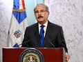 Les comparto un resumen de las medidas de más impacto :  1. Entrarán en funcionamiento centros privados para hospitalización de pacientes.  2. Gobierno asume los costos del exámen del virus a personas mayores de 59 años o con condiciones de riesgo. También a las personas que presenten 2 o más síntomas del virus.  3. Mañana estarán disponibles las pruebas rápidas de análisis.  4. Gobierno entregará ración alimentos casa por casa. 315,000 familias.  5. Gobierno aumenta a 5,000 mensuales programa Comer Es Primero (Tarjeta Solidaridad). Aumenta afiliados al programa Tarjeta Solidaridad a 1,500,000 familias. Se le asignan RD$2,000 adicionales a las personas vulnerables.  6. A favor de los trabajadores formales suspendidos, 8,500 pesos mensuales para garantizar sus empleos después de la crisis.  7. En el sector bancario: a) se elimina pago mínimo mensual de las TC  b) se elimina cargos por mora de las TC  c) 1% interes mensual TC Banreservas  Desde el 1 de abril hasta el 30 de mayo.