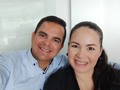 Al contrario de los que muchos piensan acerca de trabajar con la familia 👨👦👧👩👴👵 les cuento que para mi trabajar con mi esposa @saibertpeck y con mi familia es lo máximo ya que podemos compartir constantemente; ideas, estrategias, episodios del día, anécdotas y sobre todo luchar por las mismas metas y sueños disfrutando de cada momento del proceso y asesorando cada instante, así que no tengan miedo de trabajar en pareja o en familia que desde mi punto de vista es una bendición de Dios 😇🙏👼 #FamiliaFarro #InmobiliariaFarro #masquecasasvendemosfuturo