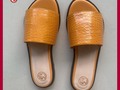 Sandalias para perfectas para estar cómodas y lindas. #solocuero  • • #cuero #solocuero #sandalias #color #leather #textura #avisoimportante #comodidad #handmade #hechoamano #colombia