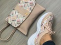 Tenis y MiniBags 💞 complemento perfecto para cualquier ocasión. Pídelos igual o en el color que desees 🥰 #solocuero  • • #calzado #bolsos #minibags #leather #handmade #hechoamano #colombia #manoslibres #sobre #canguro #calzadoencuero #tenis