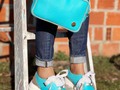 Dale color a tus #outfit y resáltalo con tu calzado y bolso. Pídelos igual o en el color que desees. #solocuero  • • #cuero #calzado #bolso #manoslibres #color #leather #colombia #tenis #outfits