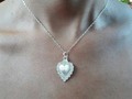Detente baño de plata 😍 Cadena largo 20 cms Corazón 2.5 cms Precio $ 15.000 ( incluye cadena ). Sólo con cuerito $ 12.000