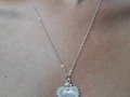 Detente coronita baño de plata ! Cadenita 27 cms ( también baño de plata ). Corazón 2.5 cms. $ 15.000 ( con cadenita incluída ). $ 12.000 ( con cuerito )..
