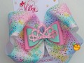 Buenos días #milkylovers sólo paso para desearles un exitoso y productivo día 😊 y por supuesto para mostrarles éste hermoso lazo mediano 😍  #lazospersonalizados #lazosmedianos #maxibows #maxilazos #modainfantil #princesas #tendenciaenlazos #tendencia