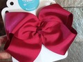 Mi favorito por siempre 😍  Modelo sencillo y hermoso que le da el toque perfecto al outfit de tu princesa.  🛍️Vendemos al mayor y detal   ✈️Hacemos envíos a todo el país.   Contáctanos al DM o al link de nuestro perfil que te lleva directamente a WhatsApp.  #maxibows #maxilazos #lazada #lazosalmayor #tiendaonline #tiendadelazos #milkylover #milkyloversmom #fashionstyle #islademargarita #caracas #venezuela