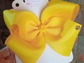 Radiante como el día de hoy ☀️☀️☀️  #maxibows #lazada #moños #maxilazos #bowsbowsbows #tiendaonline #milkycreaciones #milkyloversmom