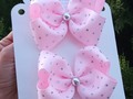 Seguimos con la tendencia rosa en honor a #barbie   ✓Somos tienda virtual  ✓Hacemos envíos a todo el país  ✓ Ventas al mayor y detal  Para mayor información contáctenos al DM o WhatsApp 04123549748 Link directo en mi perfil  #milkycreaciones #barbiegirl #barbie #bowsbowsbows #lazosenpar #lazosparaniñas #hairstyle #modabarbie