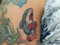 #traditionaltattoo #shark #tattoo #colortattoo #smalltattoo #cheyennethunder @cheyenne_tattooequipment @lienzovivo #lienzovivo #bogota #colombia