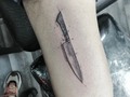 Tatuaje para @jonasotalora  #knife #tattoo #wipshadingtattoo #puntillismodearrastre #blackworktattoo #smalltattoo @lienzovivo #tattooshop #bogota #colombia #miloguecha