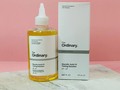 Tónico de Ácido Glicólico 7% @theordinary  Esta solución tonificante contiene el ácido glicólico al 7%. El pH bajo de su fórmula hace que el glicólico actúe como exfoliante, no reseque e hidrate. Además, incorpora aminoácidos y antioxidantes que ayudan a la regeneración celular y la cicatrización. Su derivado de Pepperberry Tasmania que esta incluida en su fórmula ayuda a reducir la irritación asociada con el uso de ácido. Este derivado es de origen vegetal y tiene variación de color según la temporada, de ahí que el cambio de color pueda ser evidente en el producto de vez en cuando.  Debido a su composición, es un tónico que sólo se debe usar una vez al día y por la noche. Después de limpiar el rostro, empapa un disco de algodón con la fórmula y aplicalo en cara, cuello y escote, evitando el contorno de los ojos. No se retira.  NOTA IMPORTANTE : Si no tienes piel sensible y quieres empezar a incorporar el glicólico en tu rutina diaria, este tónico es una buena opción. Si tienes piel sensible o que tiende a irritarse, mejor aplicar en días alternos e ir aumentando su aplicación en función de su tolerancia. Si aparece una irritación persistente se debe suspender el uso. Recuerda que aunque sea un tónico, no deja de ser un exfoliante y lo por tanto, la piel la deja "desprotegida" y más expuesta a las radiaciones. Así que no olvides utilizar protector solar ☀   Costo 16$ 💵  PRODUCTO ORIGINAL 🇨🇦  #Myshalovers #theordinary #skincareroutine #skincare #cuidadofacial #acidoglicolico #tonicofacial