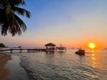 Creo que son mis fotos favoritas en R🌞A… me aguanté de subirlas antes🤭 . #roatrip #roatanhonduras #atardecer🌅