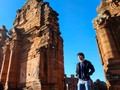 Primera parada en Ruinas de San Ignacio, Misiones.   Contraste entre la arcilla, el cielo azul y toda la vegetación. Ver con los ojos de turista te permite incluso en lo antiguo, lo descuidado, encontrar lo realmente hermoso.  #misiones #RuinasDeSanIgnacio #Argentina