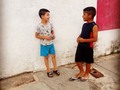 Aquí es donde nace lo mágico de la vida...  Uno de los niños es mi hijo, el otro niño es hijo de un hermano que me regaló la vida, Álvaro Romero nos conocimos casi a la edad de ellos y treinta años después, volteamos y vemos tantos momentos, tantas cosas que vivimos, que sólo queda agradecer por la amistad.  Cuando vi esta foto me vino a la mente esto, Álvaro y Vicente "Tienen tanto por delante, tanto por vivir"  La historia se repite pero mejorada.