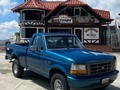 Este modelo de Ford es considerado por sus conocedores, uno de los vehículos mas icónicos de la marca; eso se debe a su gran durabilidad, excelente manejo y su capacidad de carga…  En el Video puedes puedes apreciar una Ford F-150 del año 1997; esta camioneta posee un motor 8 cilindros con una caja sincrónica 4x4, esto hace la configuración perfecta para ser usada en carreteras exigentes…  Está Ford cuenta con 252.000 km de recorrido. Además cuenta con un sistema de doble tanque de combustible original…  Un excelente vehículo de la vieja escuela … .  Pensando en su comodidad ahora los vehículos publicados en @motores_colonia_tovar_ca podemos mostrarlos en Caracas bajo previa Cita.  Además contamos con servicio de grúa a nivel nacional.  Contáctanos a través whatsapp para agendar una cita 04129881386/04129625294/04129988829 . Síguenos en  @motores_colonia_tovar_ca @motores_colonia_tovar_ca @motores_colonia_tovar_ca .