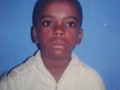 Ese no es el guapo de leudo *-* Haha 15 años atras  Quien lo diria que ese niño que era amante al futbol  en su juventud cantaria  Que buenos recuerdos :'( ♥