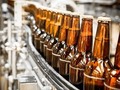 10 datos que posiblemente no sabía de la cerveza.  Es la bebida social por excelencia, capaz de reunir a amigos de todo el mundo, muchos de los mejores e inolvidables momentos de la vida han empezado con un simple sorbo de cerveza.  Aunque hace parte fundamental de la cultura, la cerveza tiene algunas características e historia que la hacen todavía más especial. A continuación, 10 cosas que posiblemente no conocía sobre la ‘pola’: