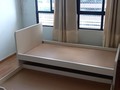 Una cama duplex con auxiliar para espacios pequeños es una excelente opción para maximizar el uso del espacio en una habitación pequeña o en un apartamento. Esta cama está diseñada para acomodar a dos personas en un espacio reducido, y cuenta con un auxiliar que puede utilizarse como una cama adicional o como un espacio de almacenamiento adicional.#camas#habitacion#cuartos#mobiliario🇵🇦